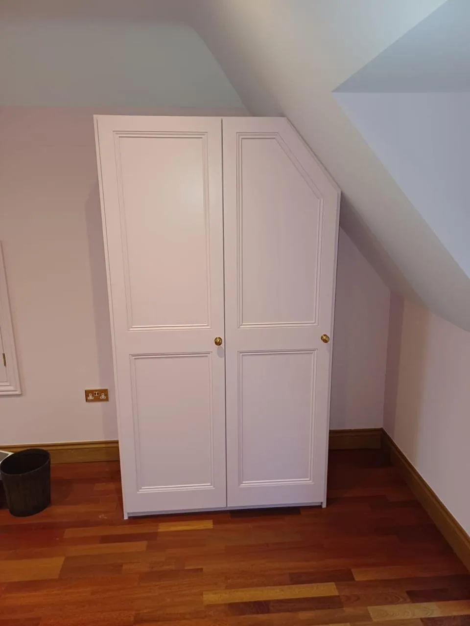 Spray finished cabinetry and woodwork by the Bourne Decorators bespoke spraying unit